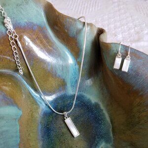 Silver and Mother of Pearl Necklace and Dangle Earring Fashion Jewelry Set JJ327